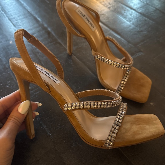 Heels - Picture 2 of 3